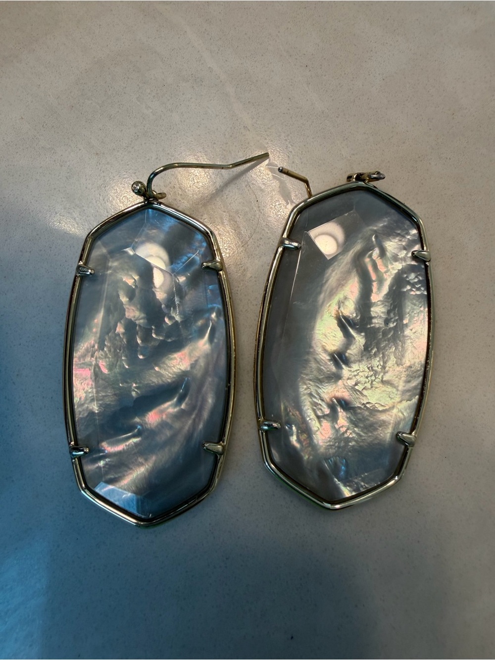 Kendra Scott Iridescent Mother-of-Pearl Drop Earrings in White and Pink Sheen